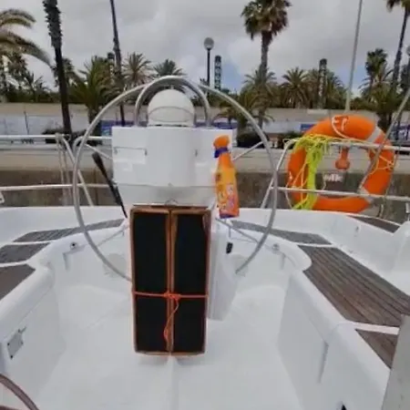 Hotel en barco Catamaran Y Velero I Centro De Ibiza