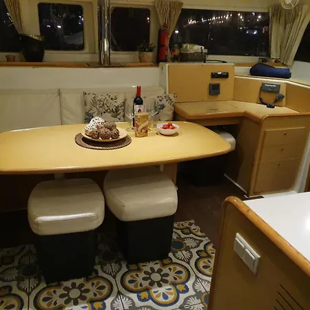 Catamaran Y Velero I Centro De Ботель *