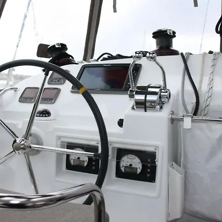 Botel Catamaran Y Velero I Centro De Ibiza città