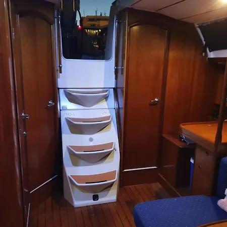 Ботель Catamaran Y Velero I Centro De