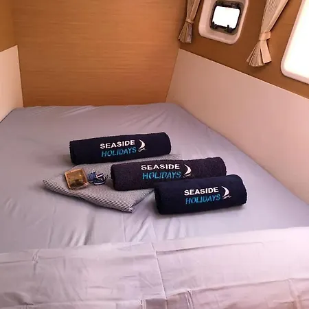 Catamaran Y Velero I Centro De Bådhotel *